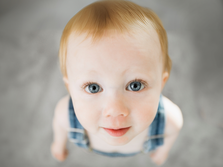 Barn kigger efter en pædagog
